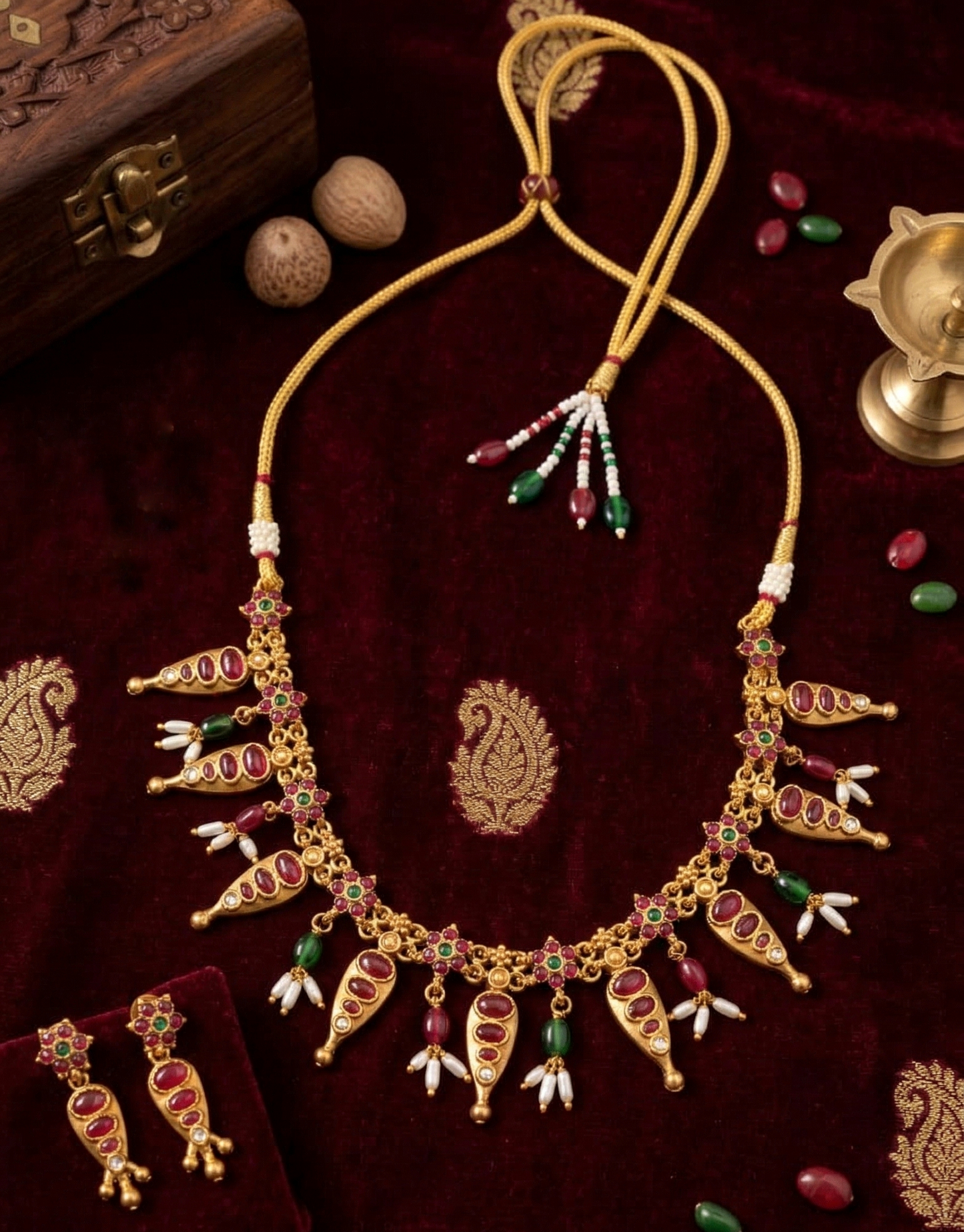 Petal Kemp Necklace with Earrings