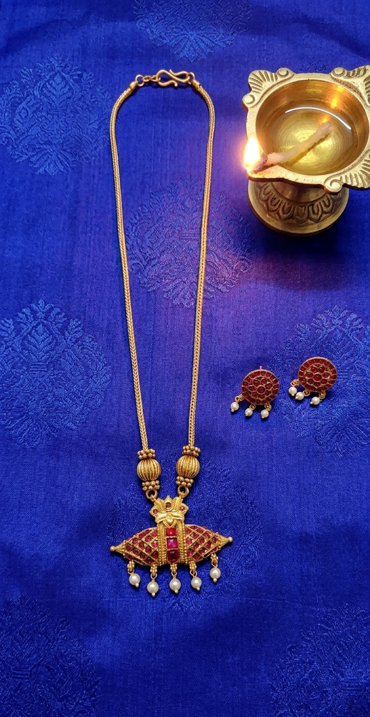Dholki Pendant Necklace with Earrings