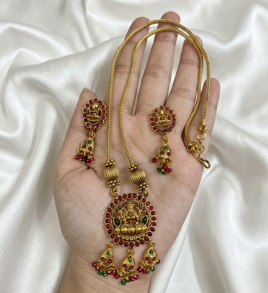 Saraswati Pendant Necklace with Earrings